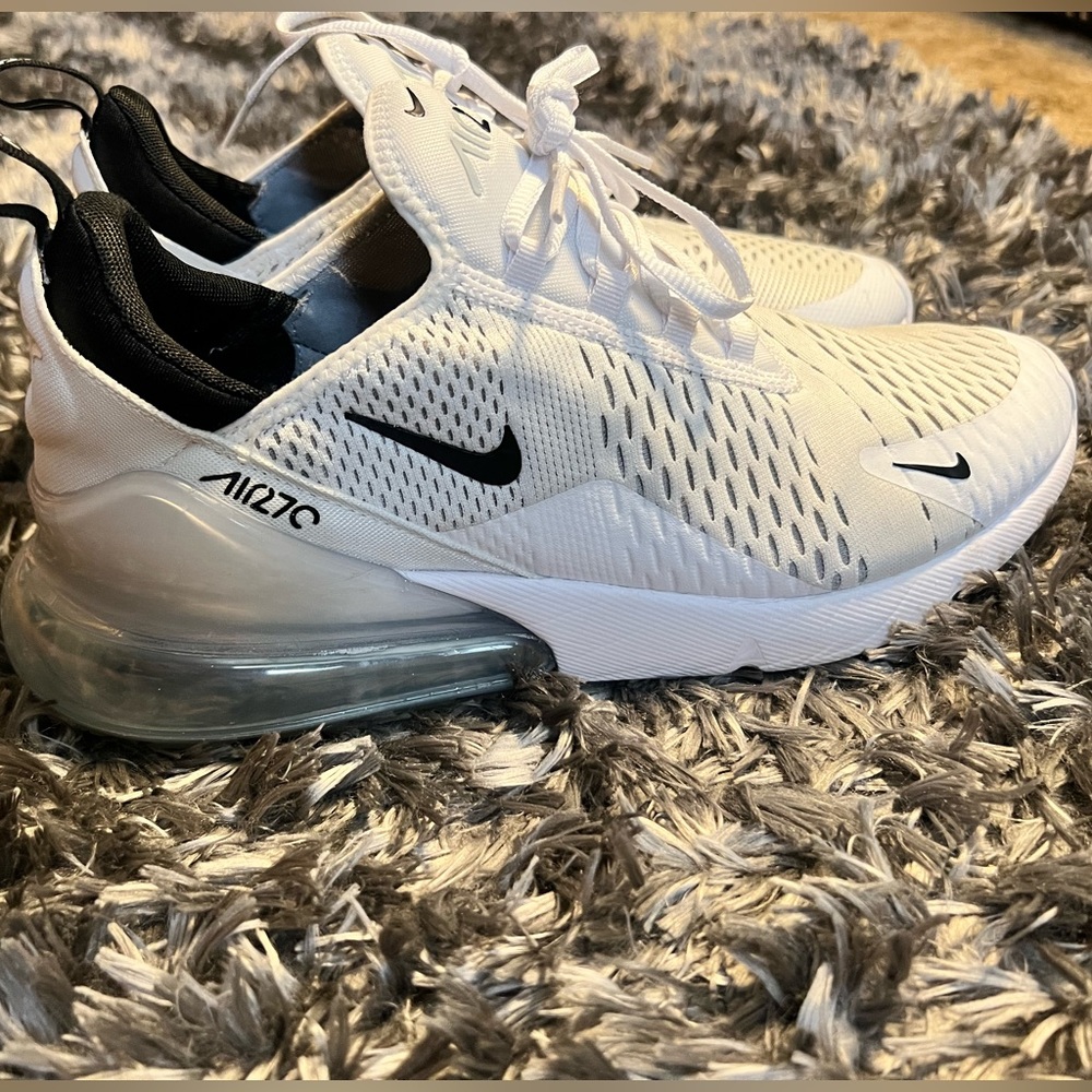 White Nike Air Max